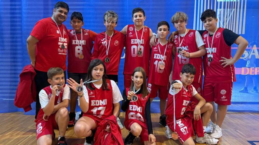 Medallas para el equipo Mini Mixto del EDM A Estrada