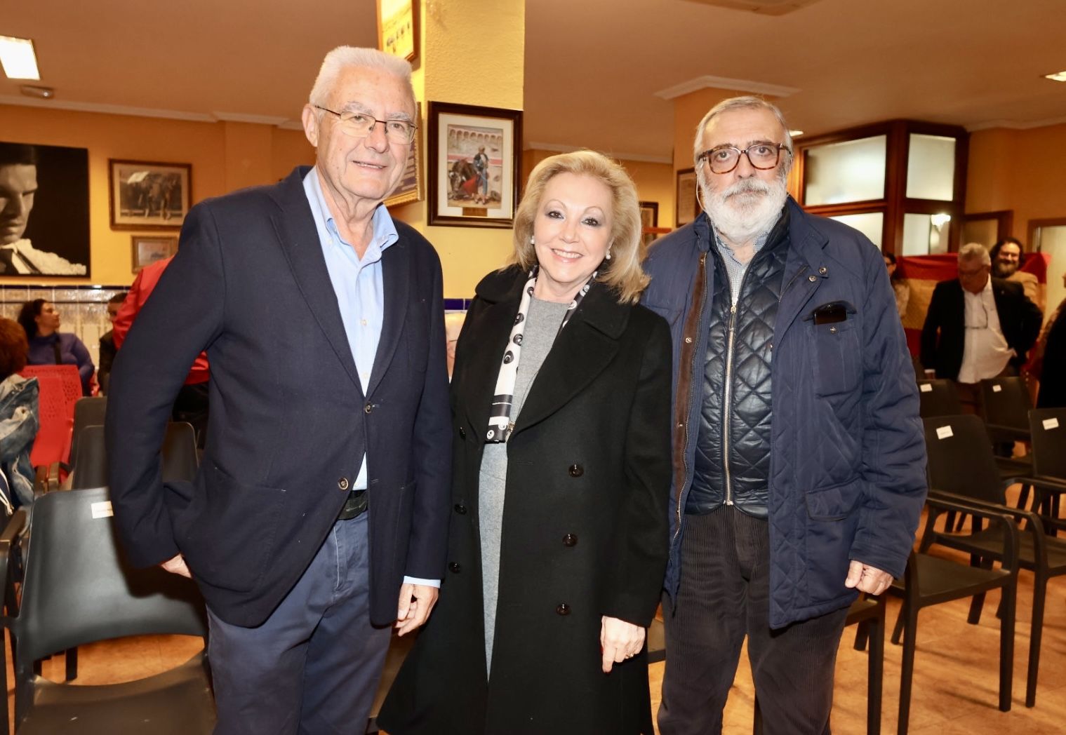 Éxito de asistencia en el homenaje del Club Taurino de Alicante a los novilleros y al fotógrafo Antonio Vigueras