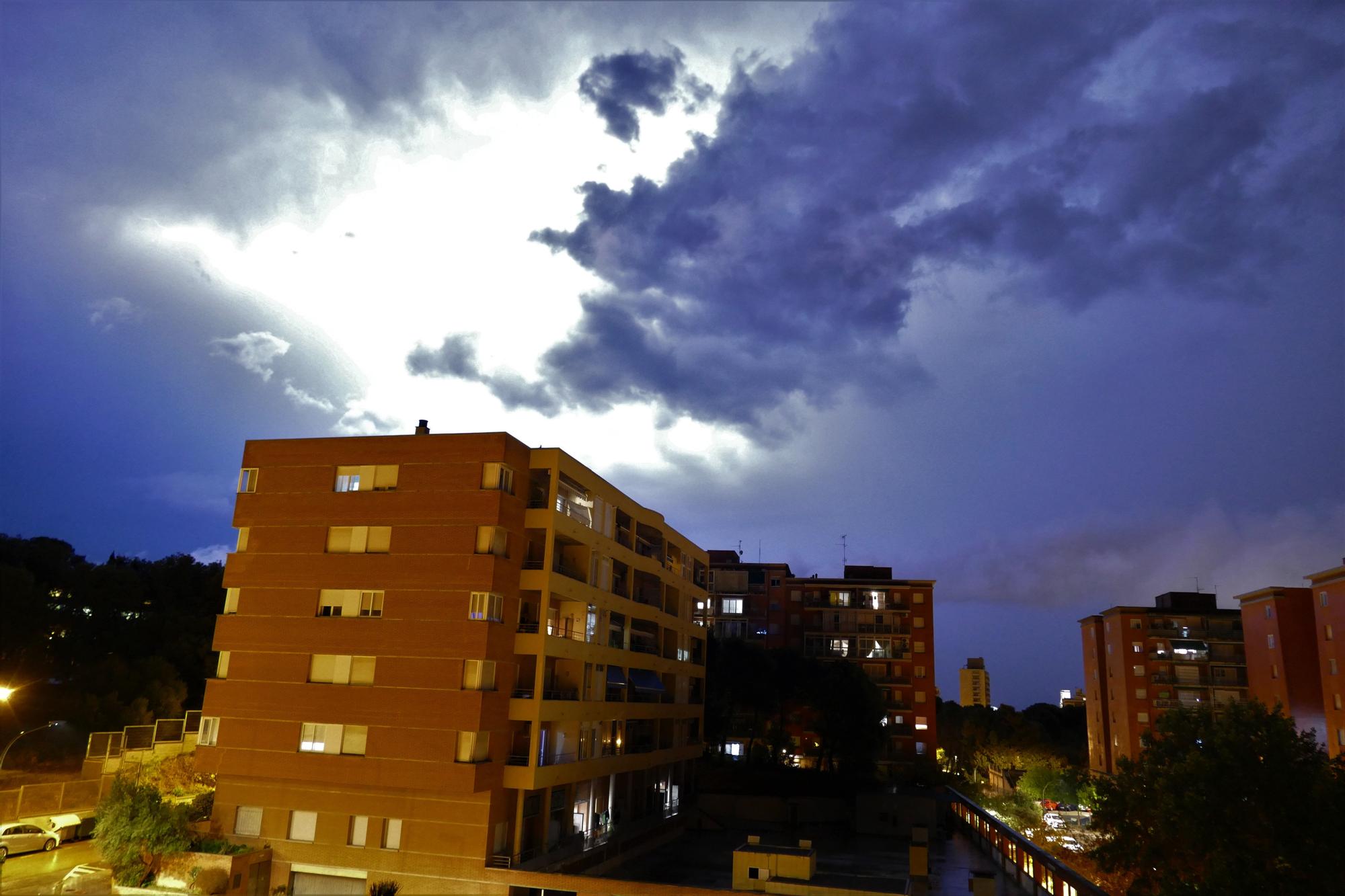 Nit de llamps i trons a Figueres