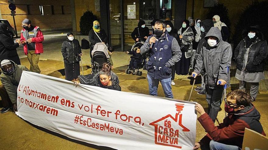 Una protesta contra els desnonaments i pel lloguer social a Salt, el dia 15 de febrer