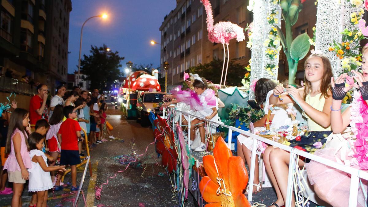 Un momento del desfile que cerró las fiestas, anoche.