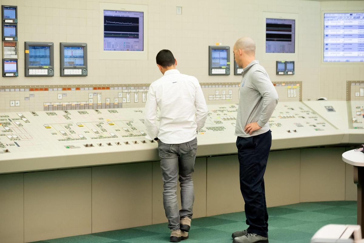 Trabajadores en la central nuclear de Trillo