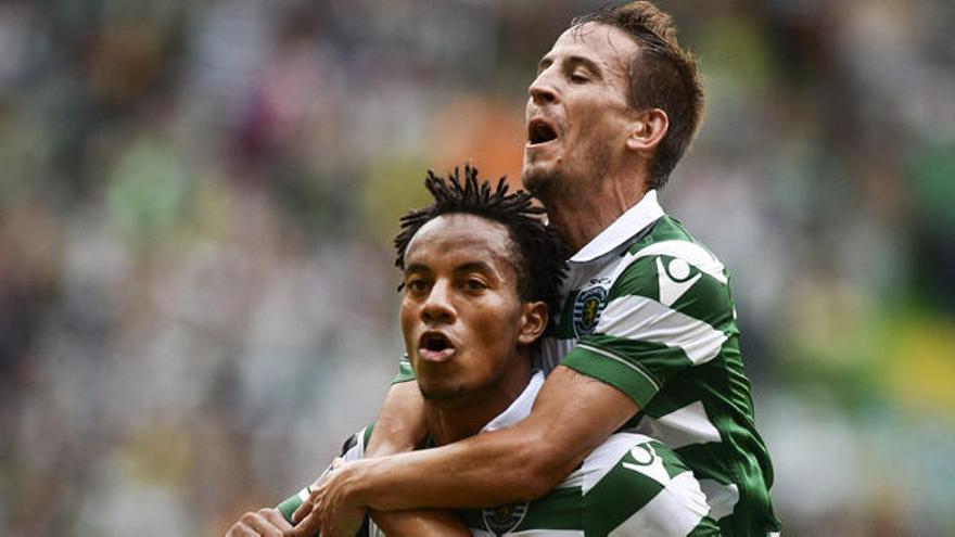 Andre Carrillo celebra un gol con el Sporting.