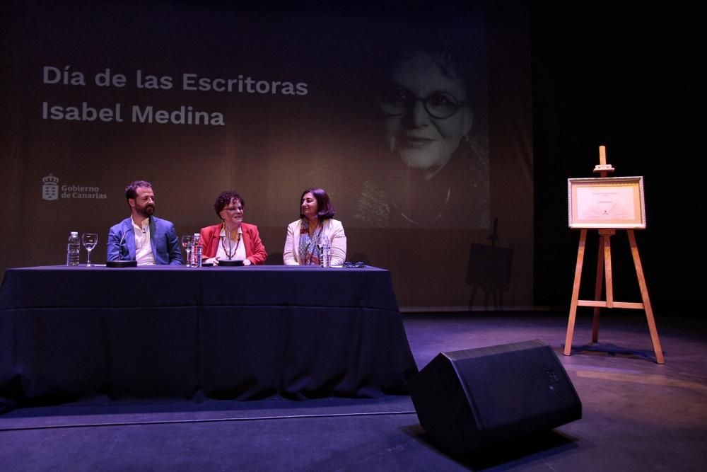 Homenaje a Isabel Medina en el Día de las Escritor