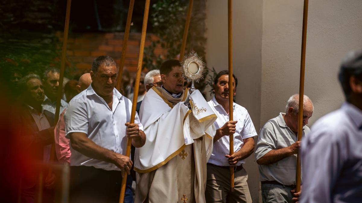 GALERÍA | Bercianos de Aliste revive con profunda devoción el Corpus Christi