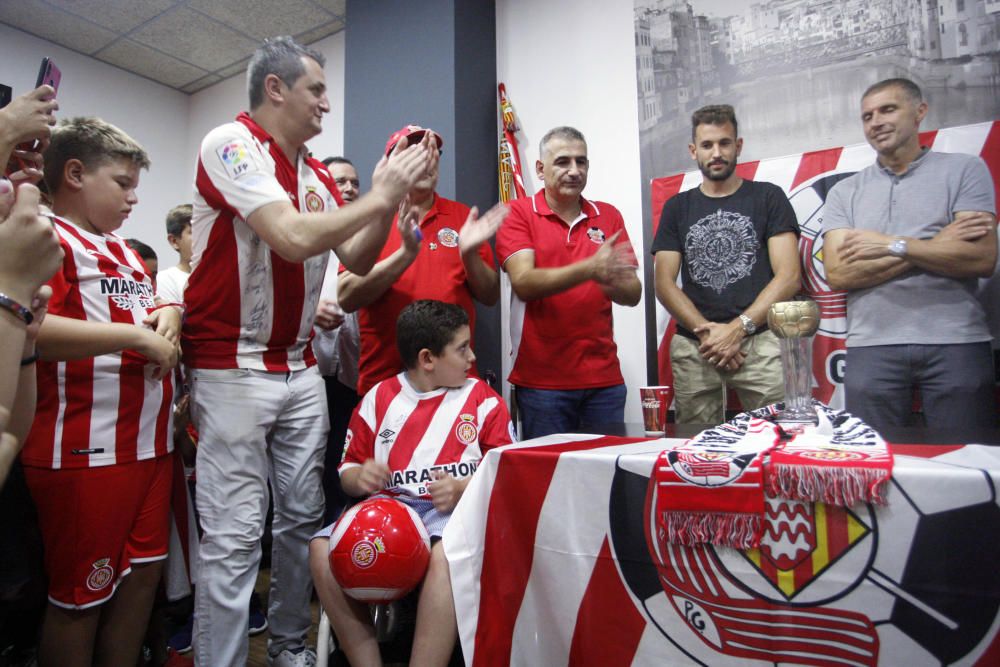 Stuani va rebre un homenatge per part de la Penya Gironina