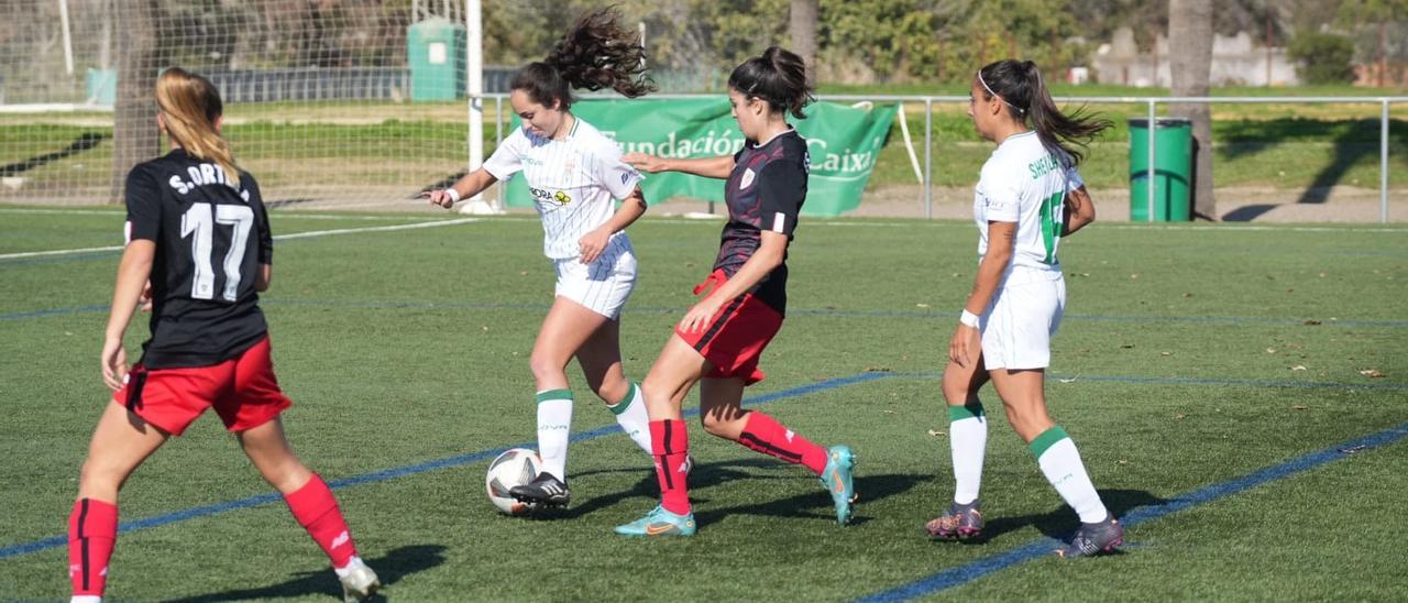 Lance del pasado encuentro entre el Córdoba CF Femenino y el Athletic Club B en la Ciudad Deportiva.