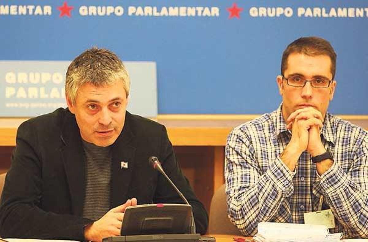 Bieito Lobeira y Manuel López, ayer, en la sede parlamentaria del Bloque.