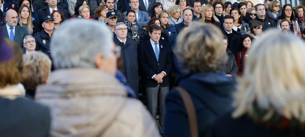 Concentración contra la violencia machista ante la Presidencia del Principado