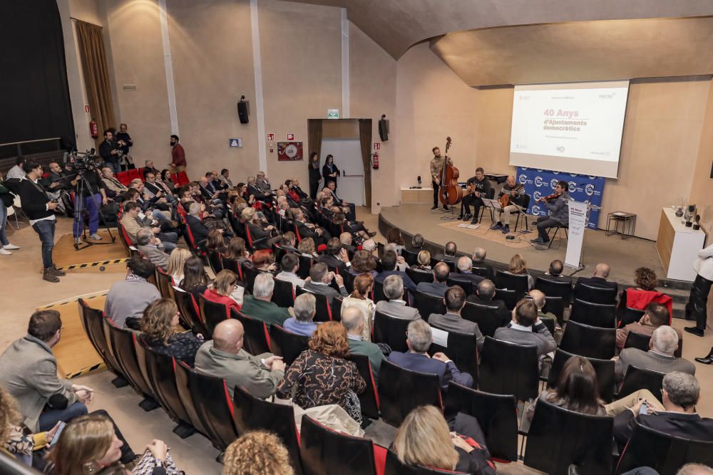 Así ha sido el acto de homenaje a 40 años de ayuntamientos democráticos