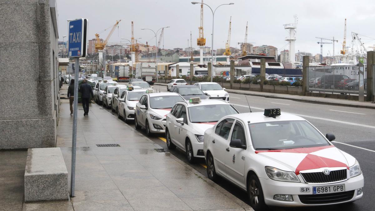 Parada de taxis ante el Auditorio Mar de Vigo en una imagen de archivo