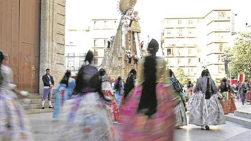 Comienza la ofrenda a la virgen ‘geperudeta’