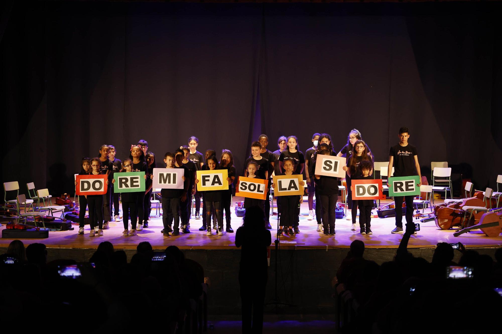 Primer concierto de la orquesta 'Son das Flores' del CEIP Vicente Risco, en junio de 2022