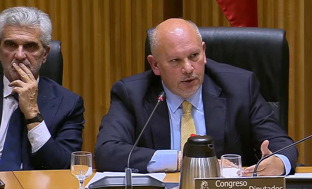 Ismael Oliver (i) y Nervis Villalobos en el Congreso de los Diputados