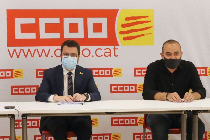 Pere Aragonès y Javier Pacheco, en la sede de CCOO
