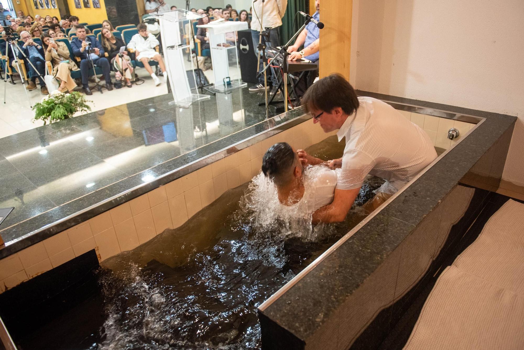 Bautismos por inmersión en El Camino