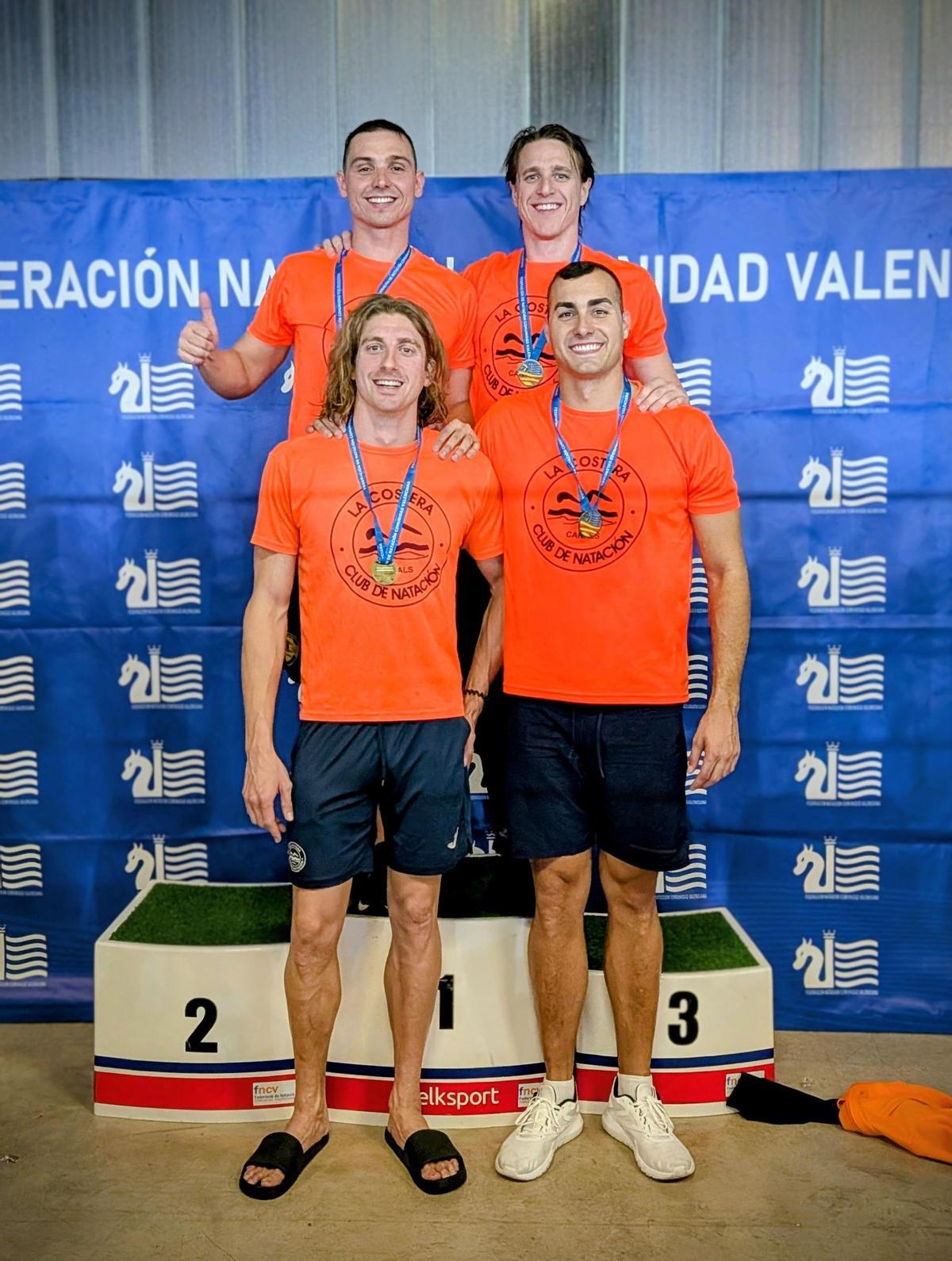 Nadadores del CN La Costera en el podio del Campeonato Autonómico Máster.