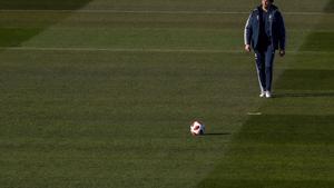 GRAF5883  MADRID  08 01 2019 - El tecnico argentino del Real Madrid  Santiago Solari  durante el entrenamiento realizado hoy en la Ciudad Deportiva de Valdebebas donde el equipo prepara el partido de ida de los octavos de final de la Copa del Rey que disputa manana ante el Leganes en el Santiago Bernabeu  EFE Emilio Naranjo