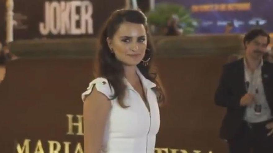 Penélope Cruz se apunta a la moda de los pendientes asimétricos