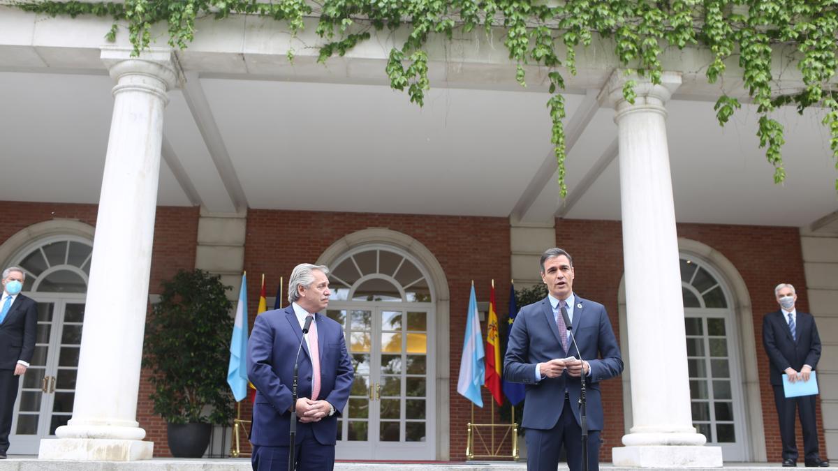 Imagen de archivo de Pedro Sánchez junto al presidente argentino.