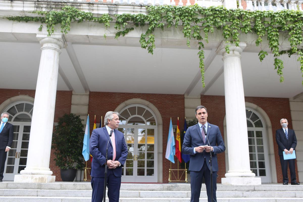 Imagen de archivo de Pedro Sánchez junto al presidente argentino.