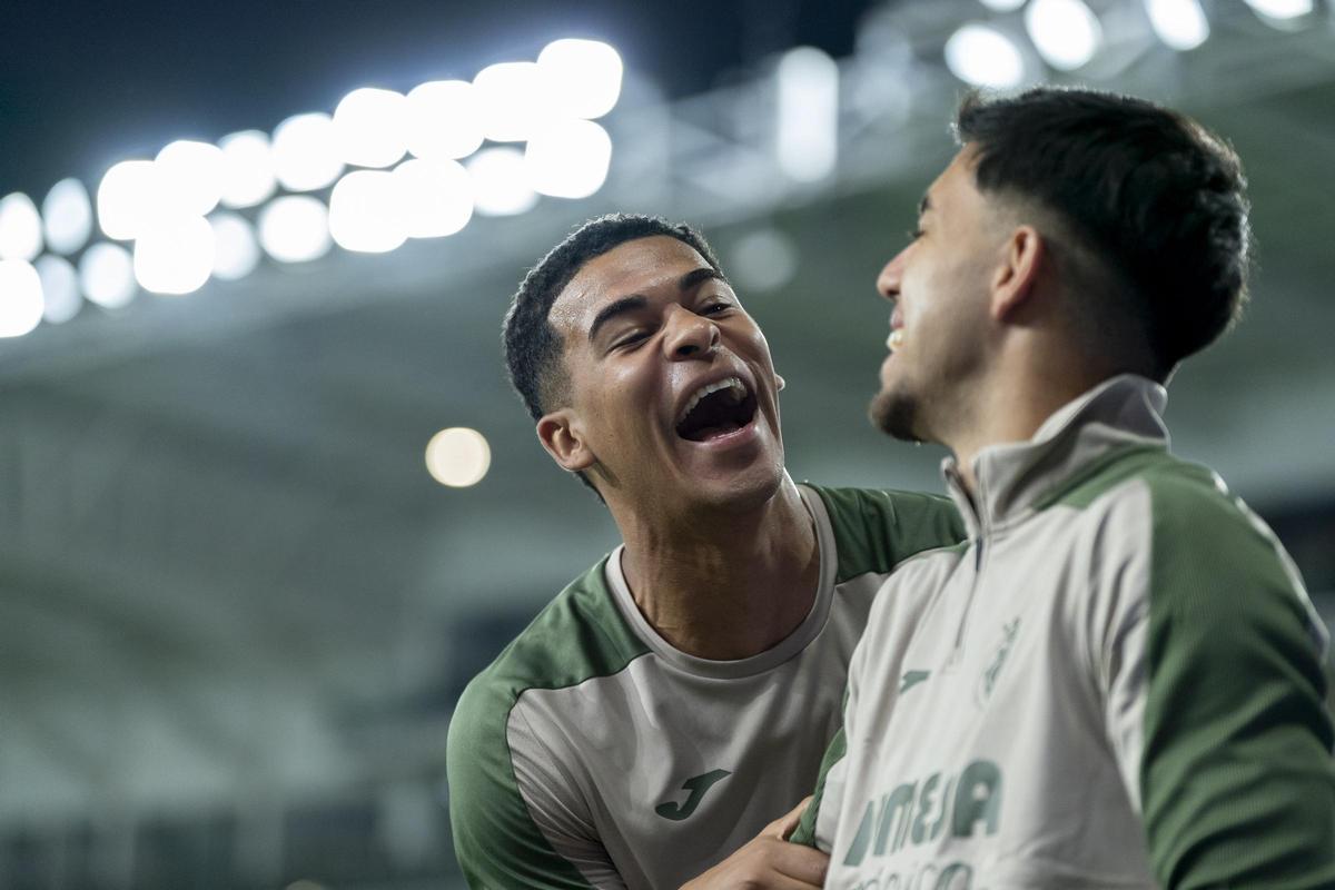 Mourinho e Ilias Akhomach.