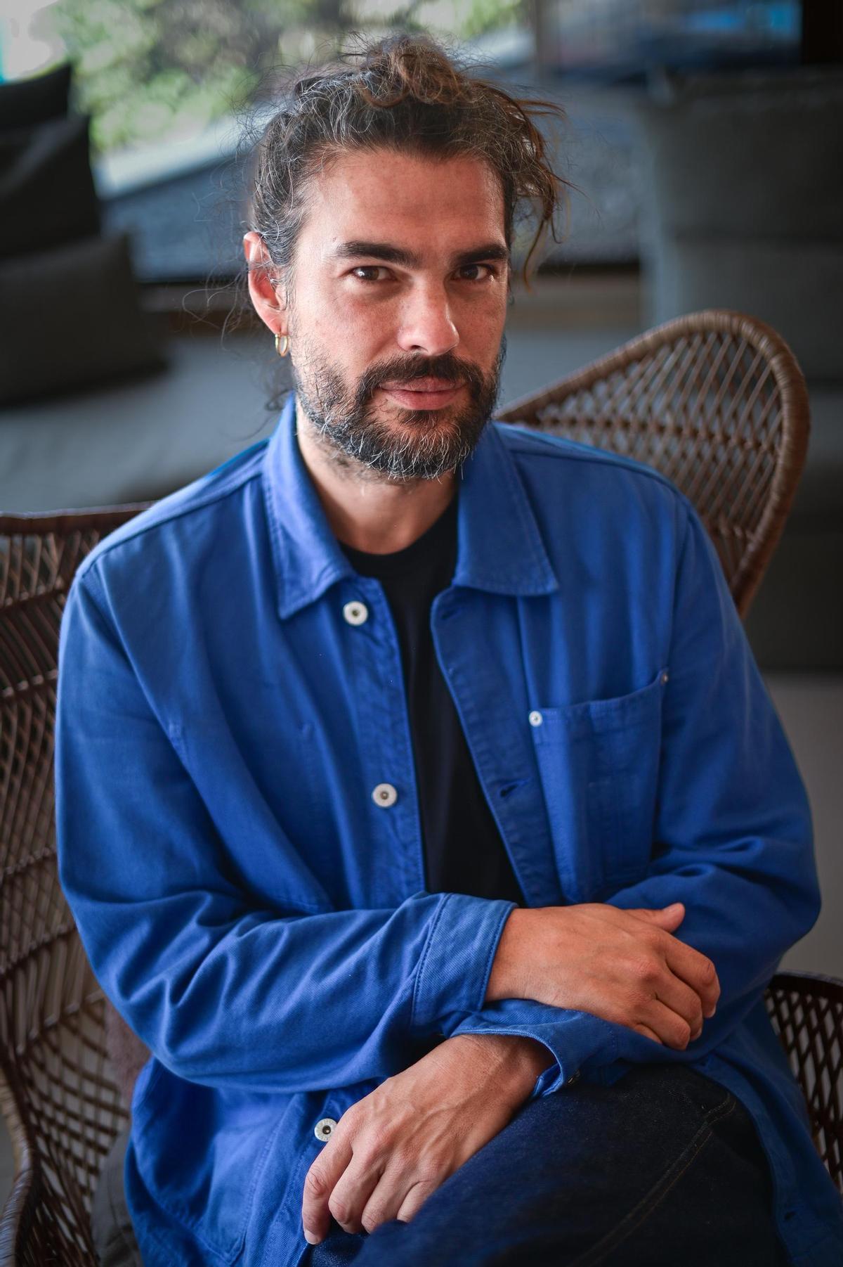 El cineasta Oliver Laxe, este jueves, en el Hotel Cristina by Tigotan en Las Palmas de Gran Canaria.