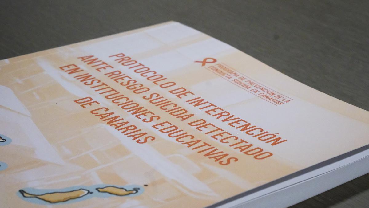 Protocolo de intervención ante riesgo suicida detectado en instituciones educativas de Canarias.