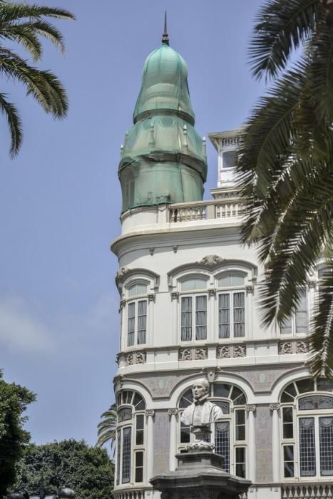 04/09/2017 LAS PALMAS DE GRAN CANARIA. Torre del  Gabinete Literario que tiene que ser reparada con urgencia. FOTO: J.PÉREZ CURBELO