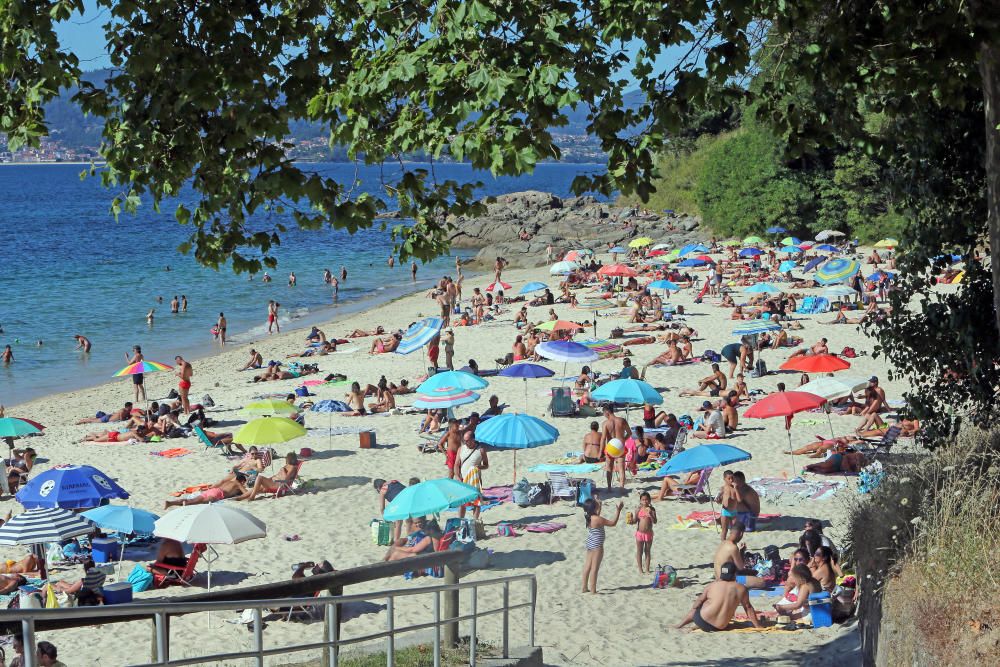 Los vigueses disfrutando del buen tiempo el último fin de semana de julio / Marta G. Brea