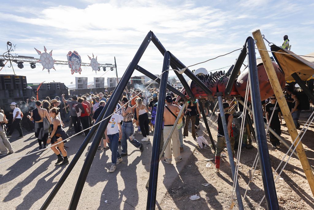 Así es la rave de Fuente Álamo por dentro, en imágenes