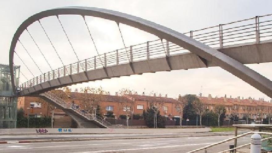 Passera de la Rosaleda per damunt de la carretera