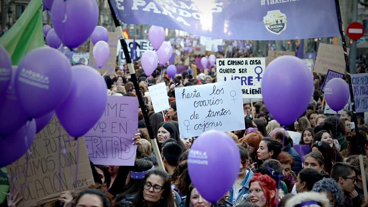 Manifestación en Barcelona por el Día Internacional de la Mujer, este 8 de marzo en la Gran Via de Barcelona.
