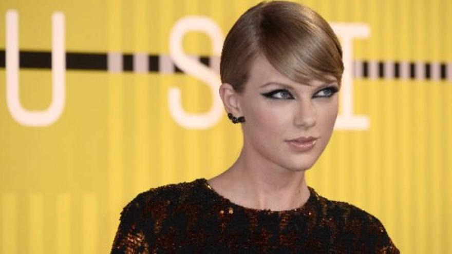 Taylor Swift arrasa en los premios MTV