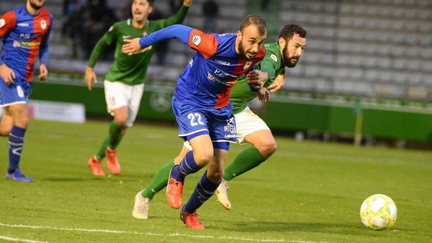 Adrián Llano, ante el Racing de Ferrol.