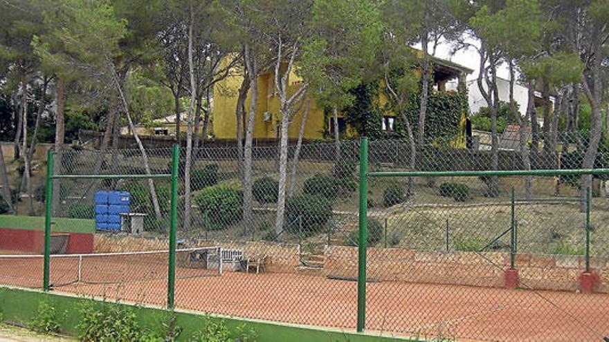 Las viviendas se situarían sobre estos terrenos donde hay actualmente un club de tenis.