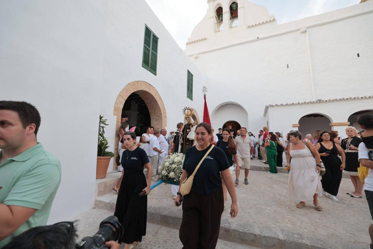 Imágenes de la procesión en honor a la Virgen del Carmen en Sant Antoni