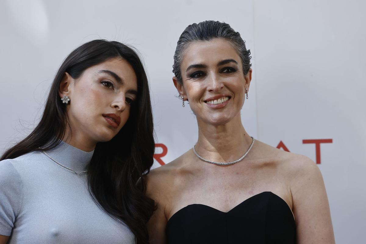 Lucía Rivera y Blanca Romero posan con joyas de Rabat.