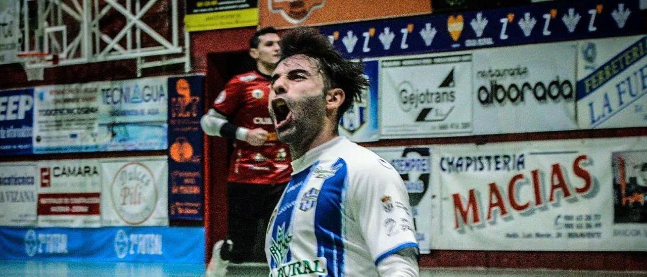 Pablo Ibarra celebra un gol.