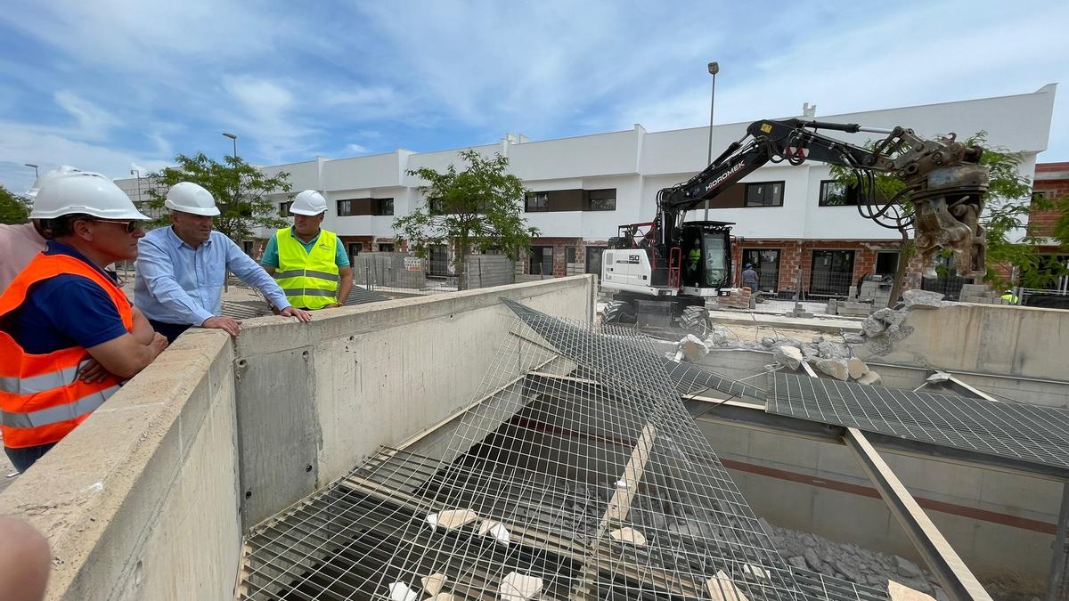 Comienzan las obras de demolición del edificio municipal de "La Paloma" en Pilar de la Horadada y adecuación del aparcamiento subterráneo