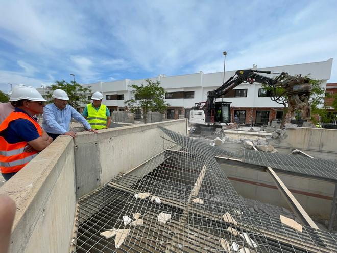 Comienzan las obras de demolición del edificio municipal de "La Paloma" en Pilar de la Horadada y adecuación del aparcamiento subterráneo