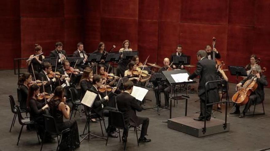 El director de Xàtiva Francesc Vidal trajo  al Teatre el aroma del concierto de Viena