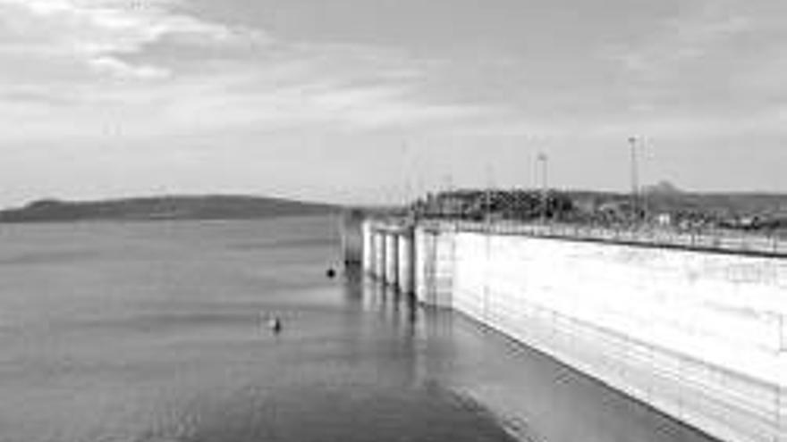 La demanda de agua de la Refinería Balboa se lleva a pleno