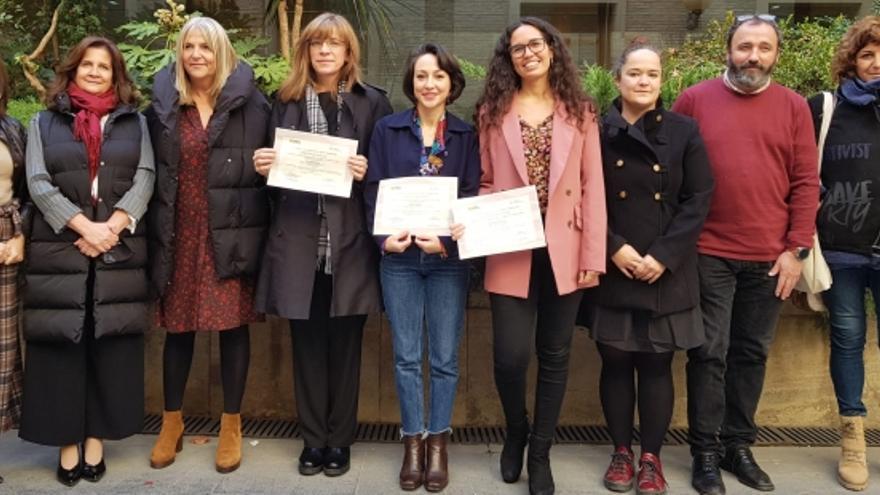 Las tres premiadas han recibido un diploma que acredita su galardón.