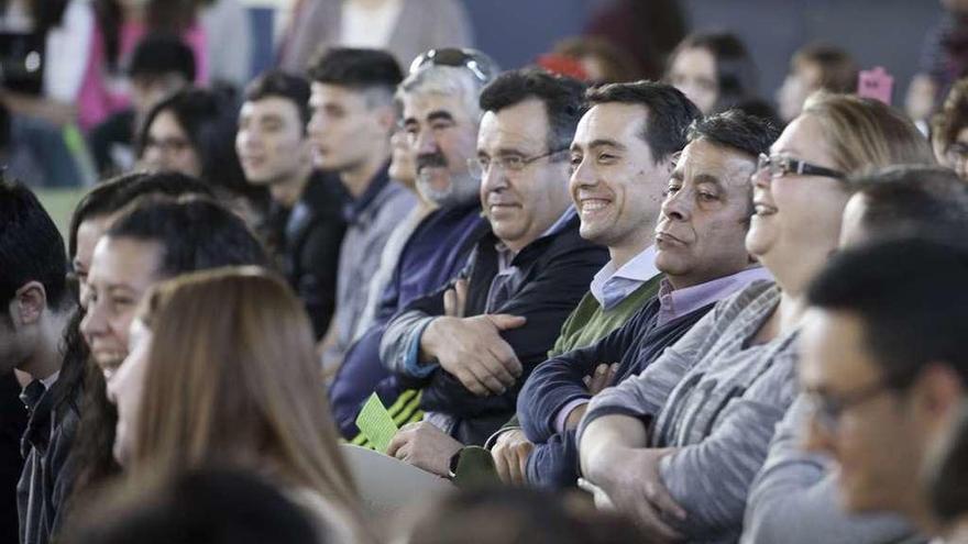 El alcalde Luciano Huerga junto al procurador José Ignacio Martín y los concejales Antonio Vega y Marian Martínez el pasado miércoles en una obra sobre acoso escolar en el IES León Felipe.