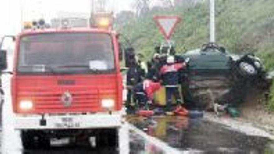 Muere en la Ronda al empotrar su coche contra una farola