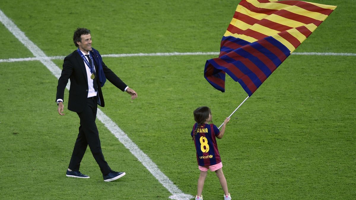 Luis Enrique celebra con su hija Xana el triunfo del Barça en la final de la Champions-2015 en Berlín.