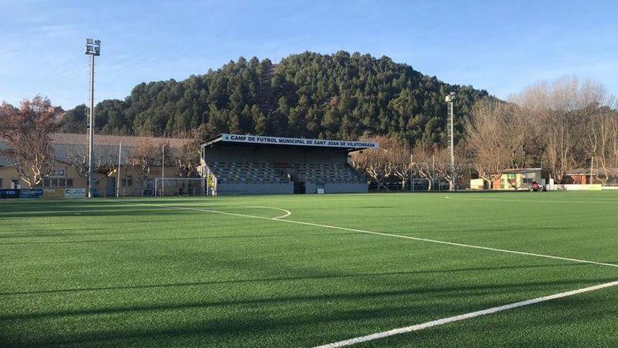 El camp de futbol de Sant Joan ja llueix la nova gespa