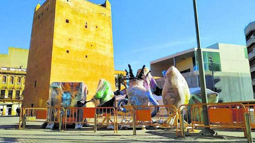 Monumentos que se tuvieron que retirar en Torrent tras la suspensión de las Fallas de 2020. | L-EMV