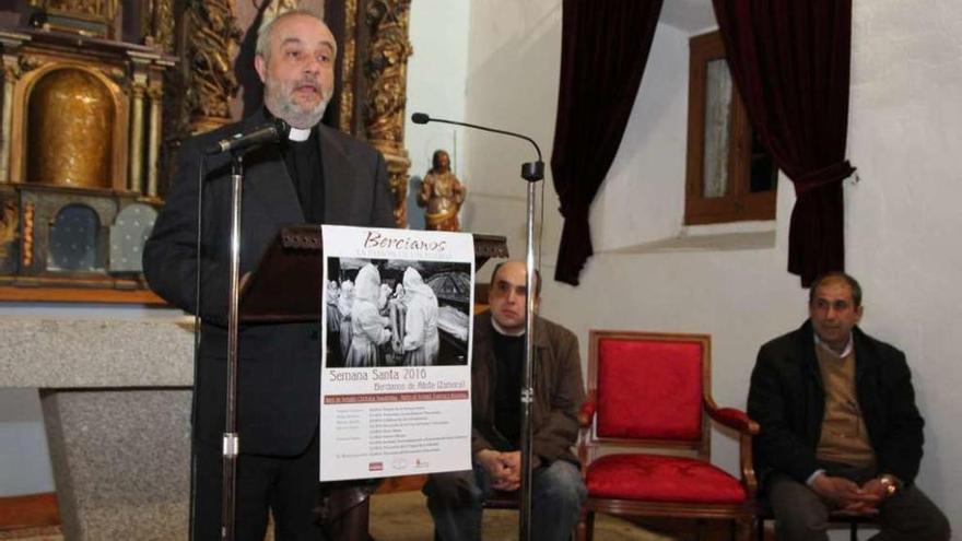 José Ángel Rivera de las Heras durante el pregón de ayer en Bercianos de Aliste.